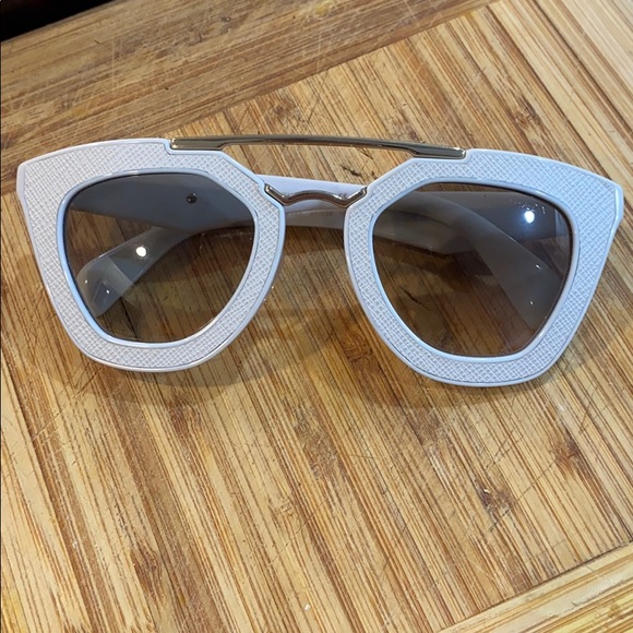 Prada Sunglasses barley worn great condition!
